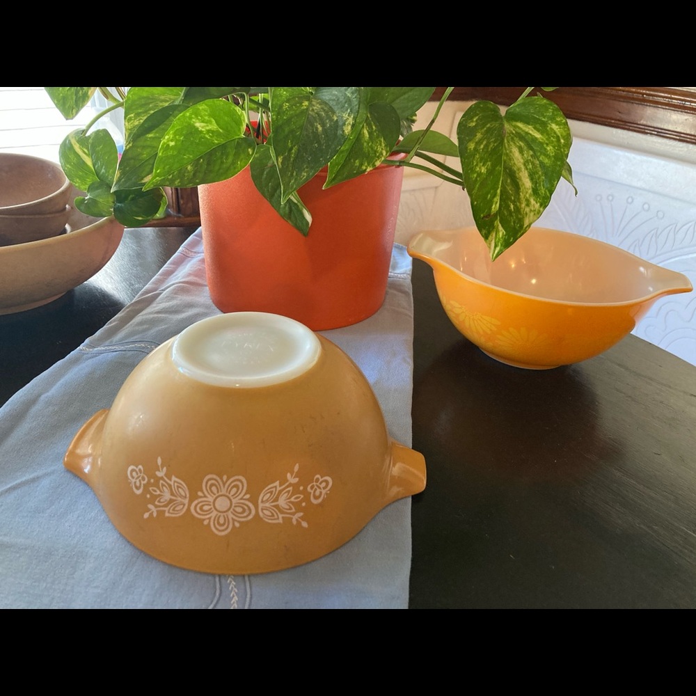 Vintage Pyrex 1 1/2 Quart bowl